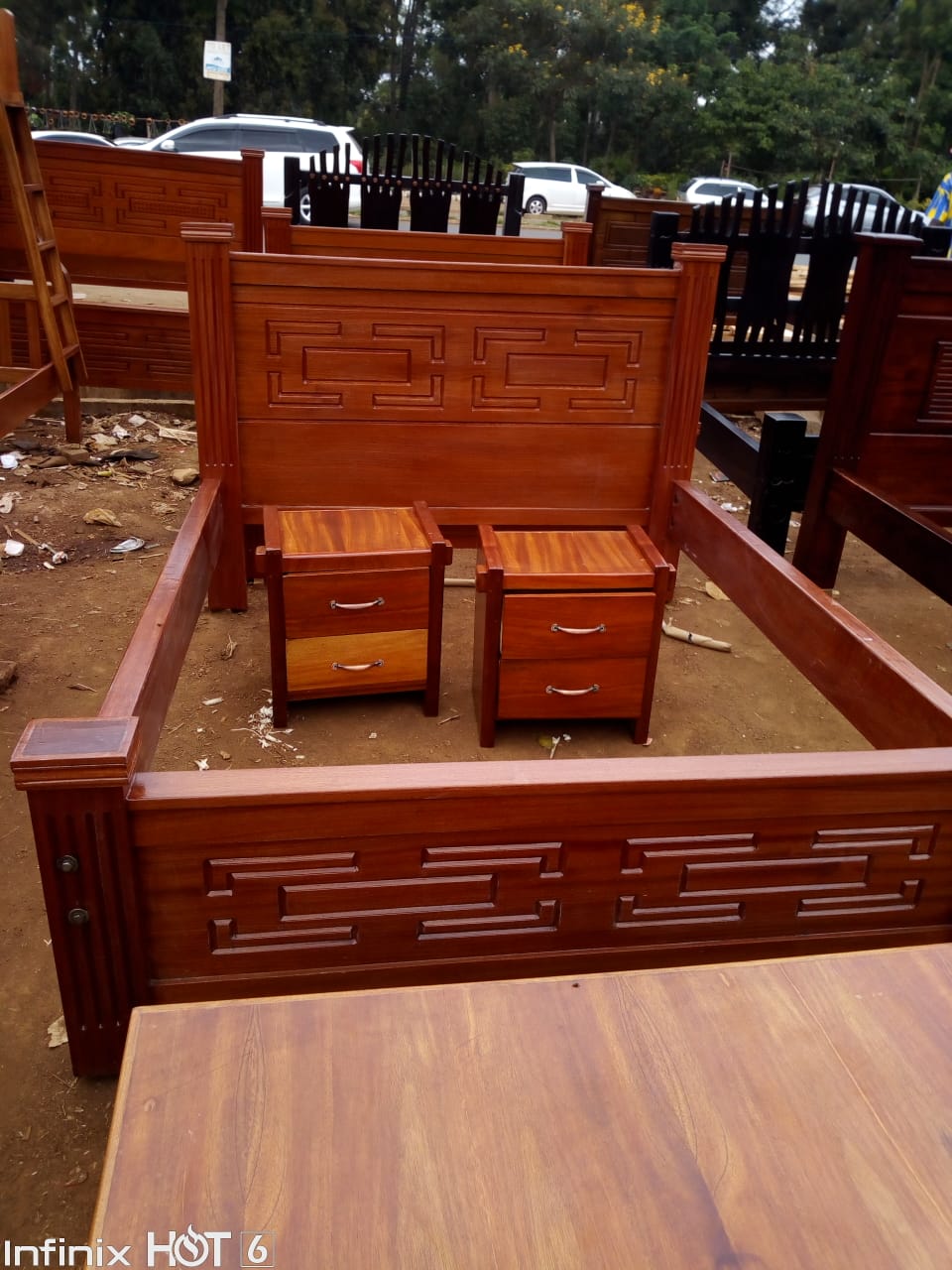 Mahogany 5×6 Bed with 2 bedsides.