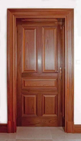 Lockable nice door and frames.