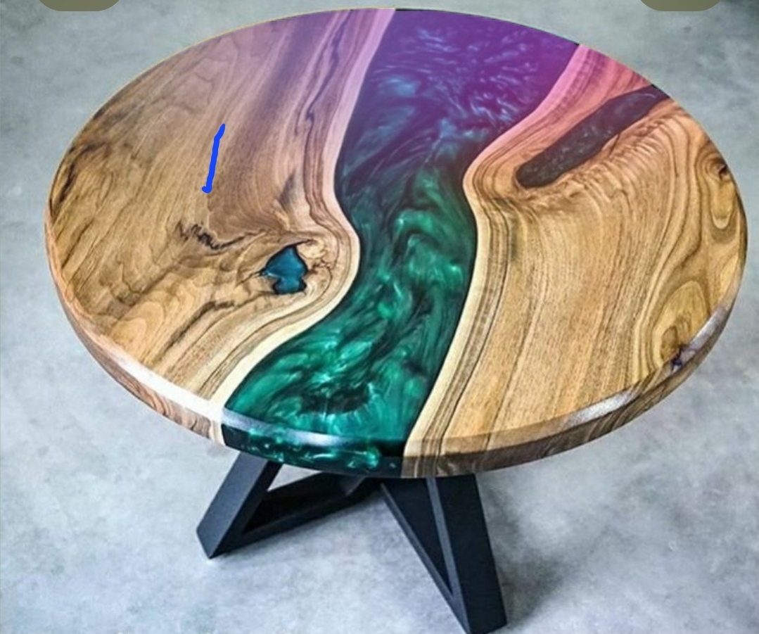 Coffee table made of epoxy resin.