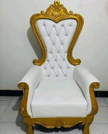 King chair, hardwood Timbers, with hydensity foam and high quality fabric, framed with coccus.