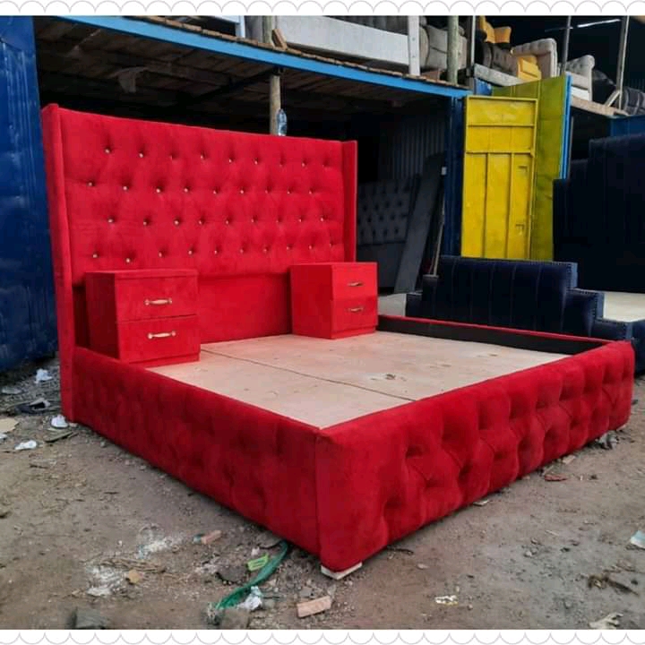 King size fabric bed, 6×6 with 2 bedsides drawers made of high quality frame and fabric.