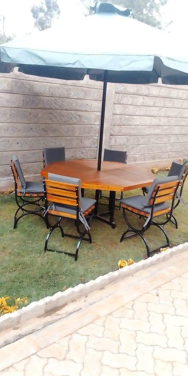 Umbrella tent with mahogany seats fitted with seat and back pillows. With water proof canvas.