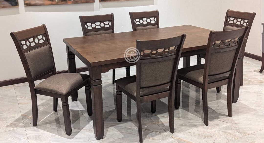 6 seater dinning set mahogany.